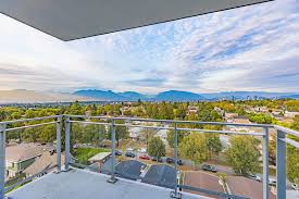 2435 Kingsway - 315