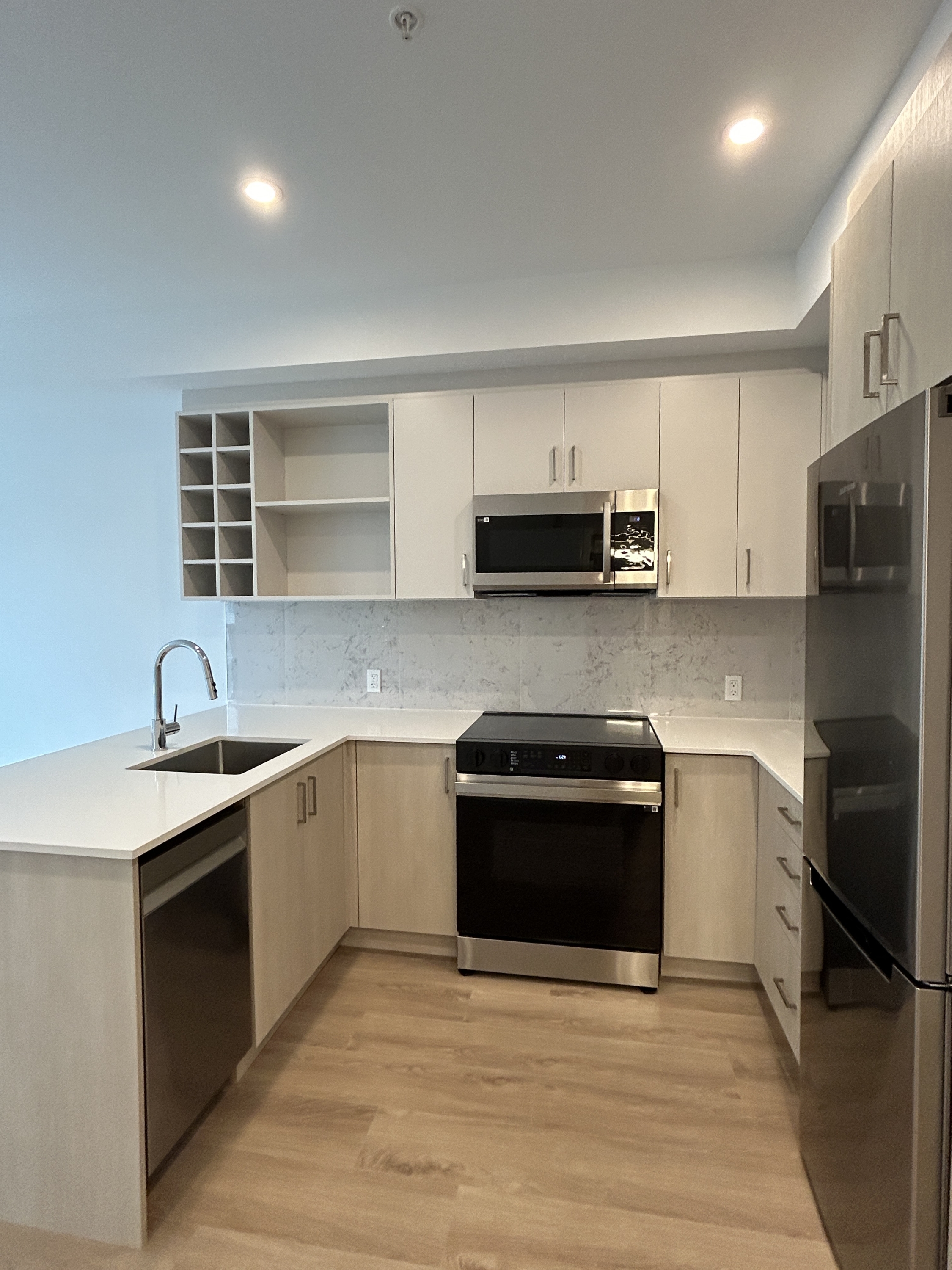 13858 108 Avenue - E209